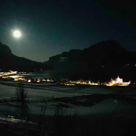 The Olav-house From 1840, At Farm Ellingbo בית נופש